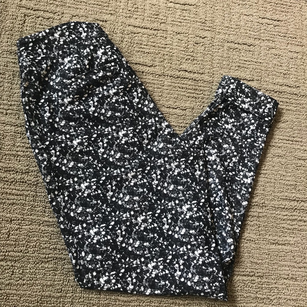 Sold Lululemon Crop Sequin Shimmy Shimmer Pants - Picture 4 of 8